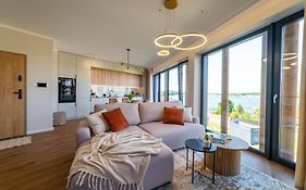 P R A T U M 17 Apartament z widokiem na jezioro